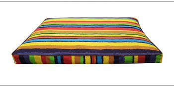 Текстилна цветна възглавница за кучета