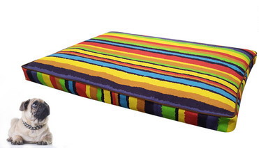 Текстилна цветна възглавница за кучета