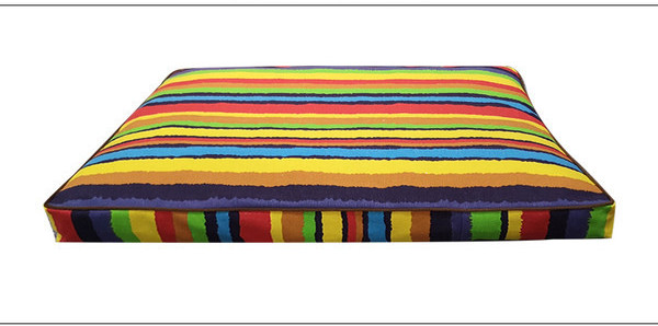 Текстилна цветна възглавница за кучета