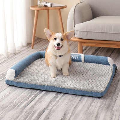 Плюшена постелка за кучета с възглавничка