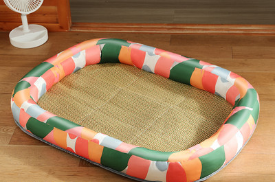 Лятно кучешко легло с шарен десен