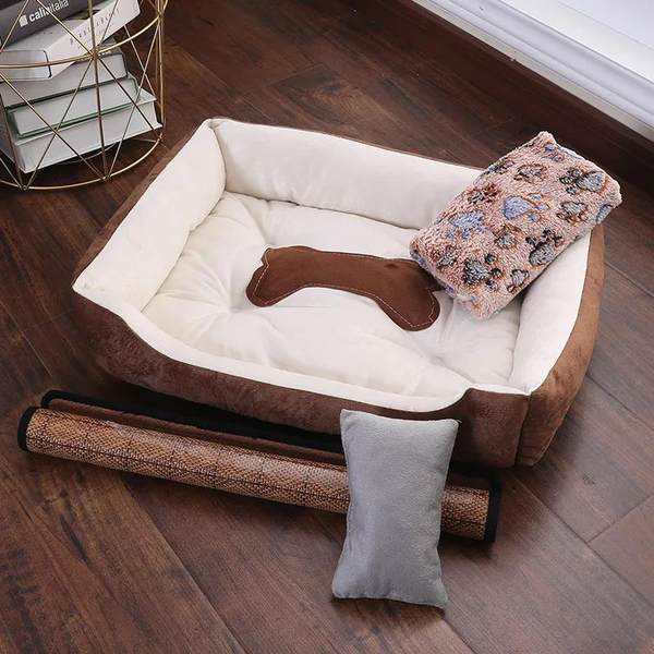 Kelių spalvų pliušinis šunų guolis