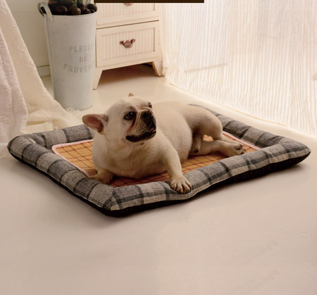 Plaid textile bedding for dogs