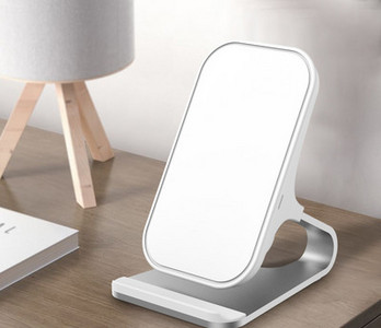 Vezeték nélküli iPhone töltő állvánnyal