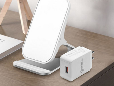 Vezeték nélküli iPhone töltő állvánnyal