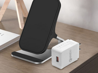 Vezeték nélküli iPhone töltő állvánnyal