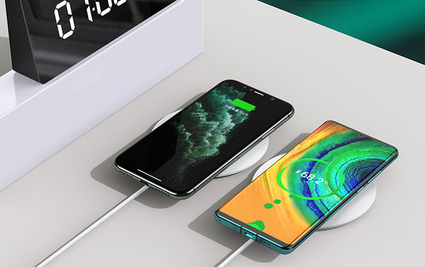 Безжично зарядно устройство за бързо зареждане