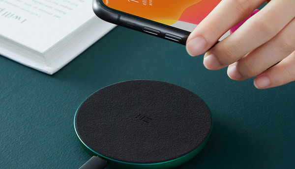 Универсално преносимо безжично зарядно за телефон 