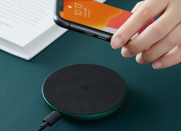 Универсално преносимо безжично зарядно за телефон 