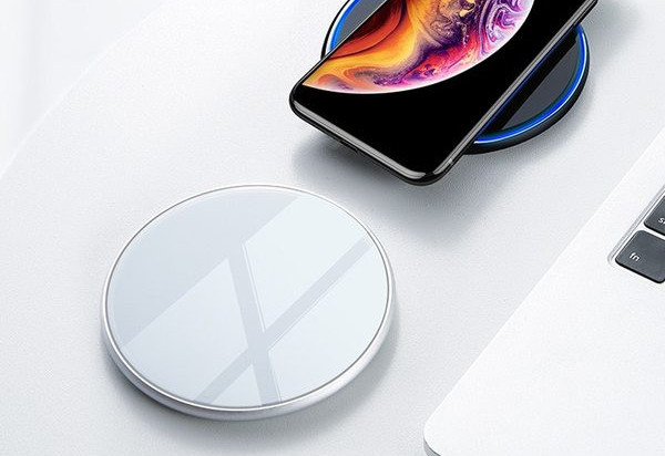 Безжично зарядно устройство с  магнитно зареждане - универсално