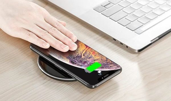 Безжично зарядно устройство за смартфон 