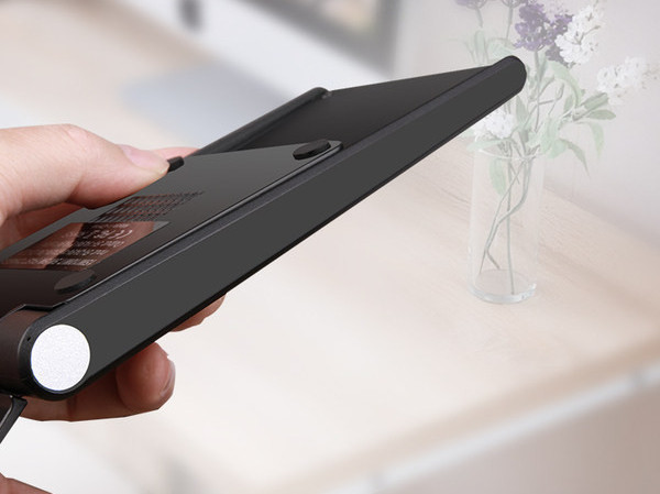 Сгъваемо вертикално безжично зарядно с функция бързо зареждане