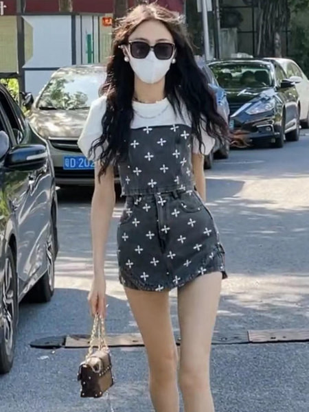 Модерен дамски сет от деним - блуза и пола