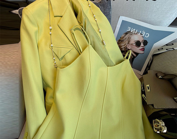 Модерен дамски комплект от две части за жени