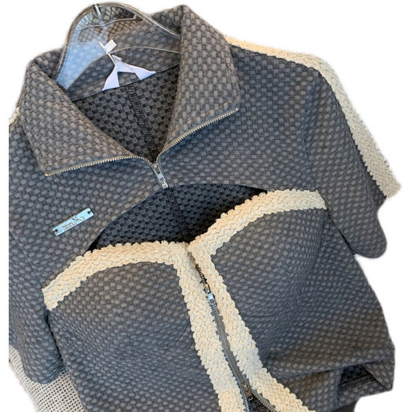 Ежедневен дамски сет от две части - къси панталони и горнище с изрязани елементи