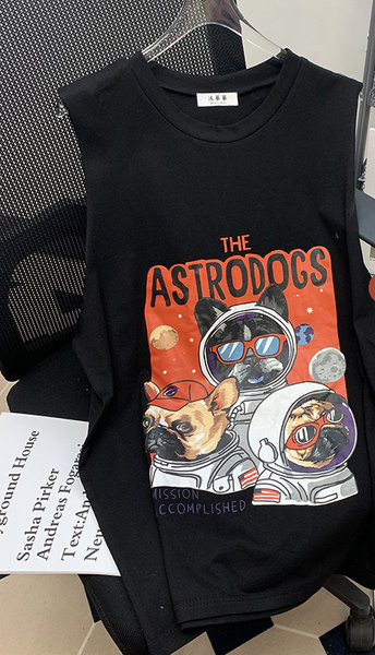 Спортно-ежедневен дамски потник с цветна щампа