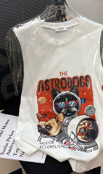 Спортно-ежедневен дамски потник с цветна щампа