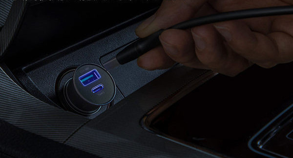 Зарядно за кола 30W с функция бързо зареждане