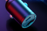 Multifunkciós autós töltő USB porttal