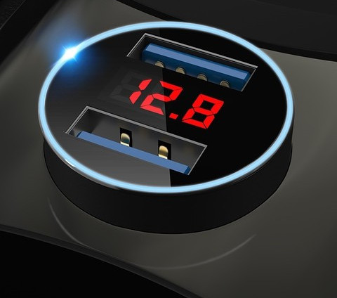 Зарядно устройство с USB порт за кола