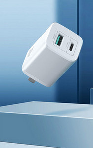 Univerzális hálózati töltő két USB porttal