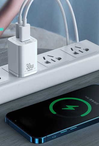 Univerzalni mrežni punjač s dva USB priključka