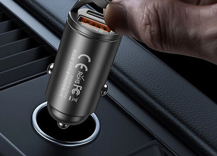 Dvostruki usb auto punjač za brzo punjenje