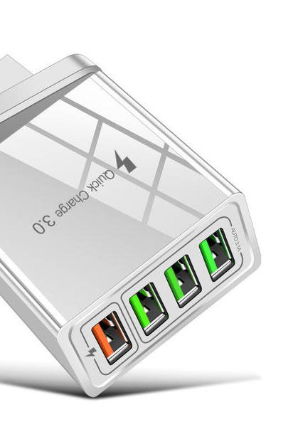 Mrežni punjač sa 4 USB priključka za mobilni telefon