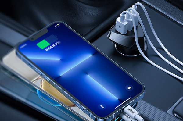 Univerzalni auto punjač sa USB priključkom