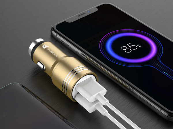 Auto punjač sa dva USB priključka