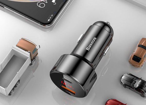  25W бързо зарядно за кола с цифров дисплей 