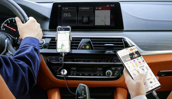 Auto punjač sa 2 USB priključka za brzo punjenje