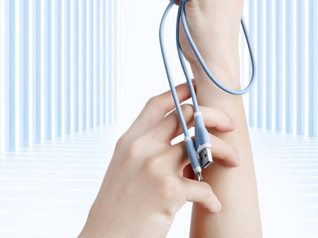 Lightning кабел за зареждане с USB порт