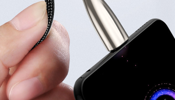 Cablu de date si pentru incarcarea unui telefon cu micro USB