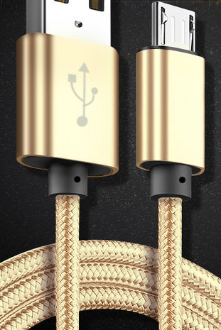 Cablu de date pentru transferul de date și încărcarea unui telefon cu micro USB