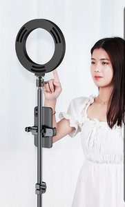Selfie stick ar apgaismojumu - dažādi modeļi
