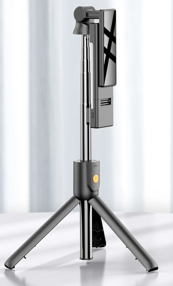 Bluetooth asmenukių lazda ant stovo su apšvietimu