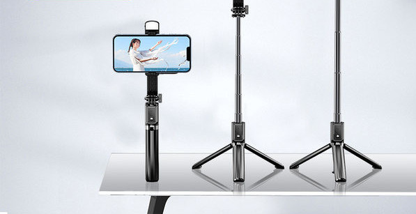 Selfikepp statiivi ja valgustusega