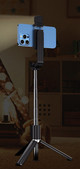 Селфи стик със стойка и осветление