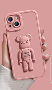 3D-elemendiga silikoonümbris iPhone`ile