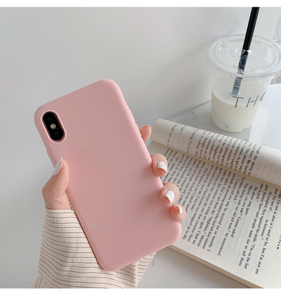Ühevärviline silikoonist ümbris iPhone`ile