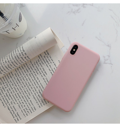 Ühevärviline silikoonist ümbris iPhone`ile