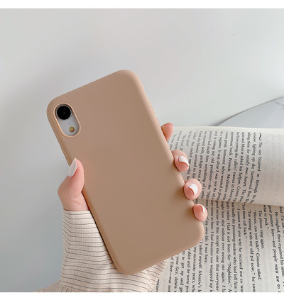Ühevärviline silikoonist ümbris iPhone`ile