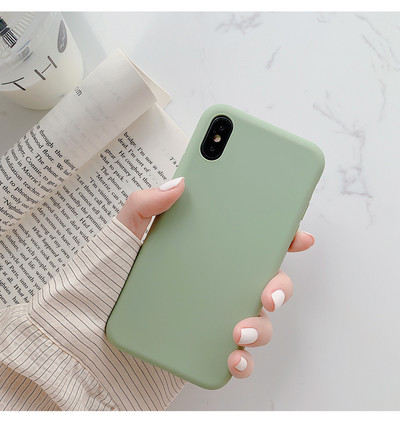 Ühevärviline silikoonist ümbris iPhone`ile