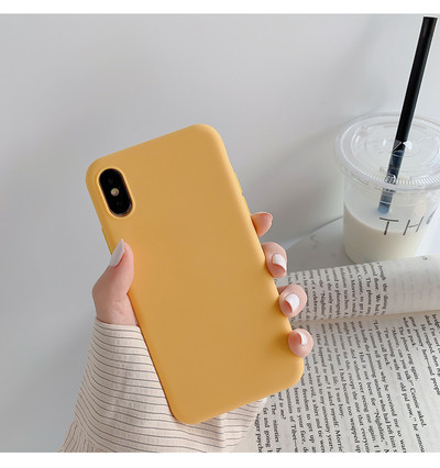 Ühevärviline silikoonist ümbris iPhone`ile