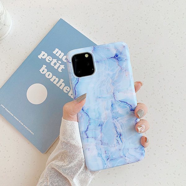 Marmorefektiga ja sillerdavate värvidega silikoonümbris iPhone`ile