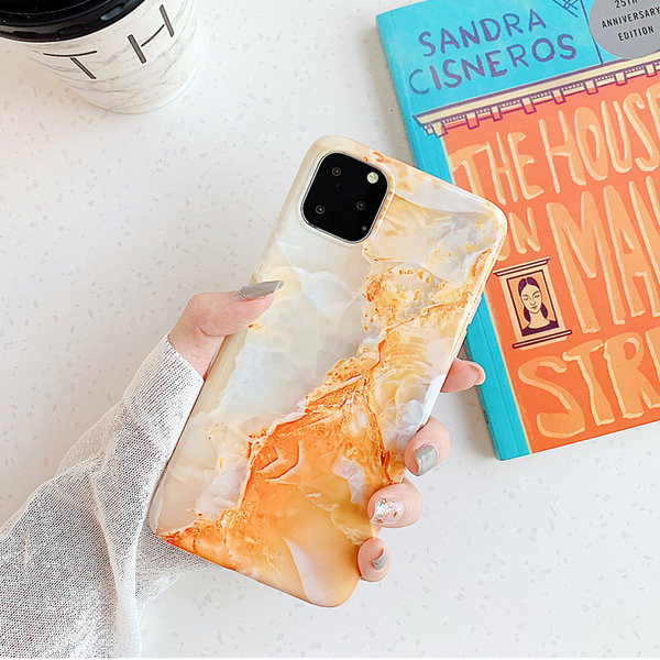 Marmorefektiga ja sillerdavate värvidega silikoonümbris iPhone`ile