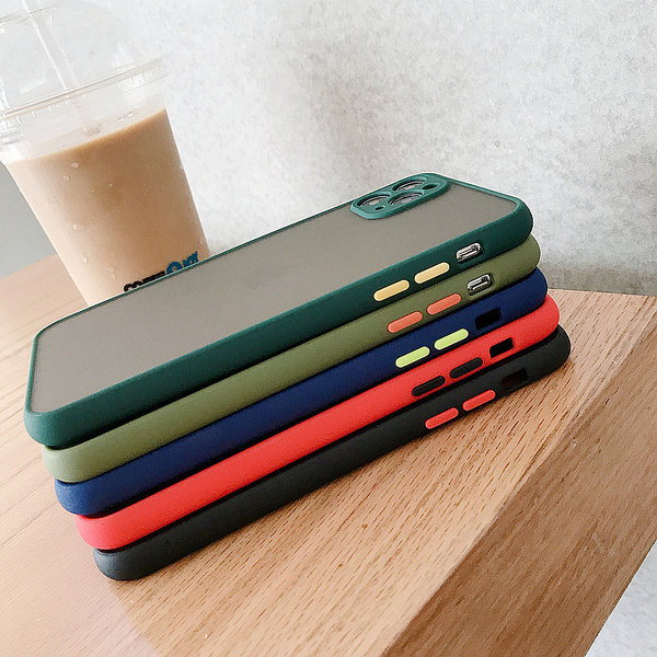 Ühevärviline silikoonist ümbris iPhone`ile