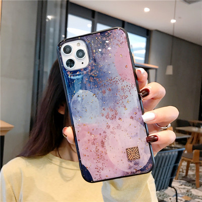 Moodne läikivate elementidega naiste ümbris iPhone`ile