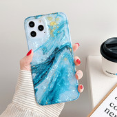 Läikivate osakeste ja marmorefektiga silikoonümbris iPhone`ile
